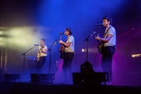  El Auditorio Nacional vuelve a rugir tras casi dos años de estar en silencio por la pandemia, al abrir sus puertas para reactivar los conciertos presenciales con Morat.