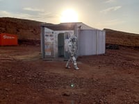 Seis astronautas, incluido un español, pasaron tres semanas aislados en una base marciana recreada en un cráter en medio del desierto del Néguev, en el sur de Israel, donde llevaron a cabo todo tipo de experimentos como parte de un programa para optimizar los preparativos para un eventual viaje a Marte. (ARCHIVO) 
 