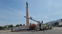 Dirección realiza mantenimiento a monumento de Madero en Torreón