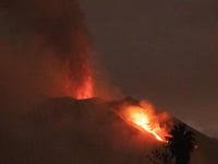 Los terremotos de 2012 en América Central habrían influido en la erupción y activación de algunos volcanes de la zona, según un estudio internacional que publica la revista Scientific Report, en el que ha participado el vucanólogo de Geociencias Barcelona (este de España) Joan Martí. (ARCHIVO) 
 