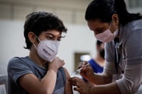 Vacunados contra el COVID-19, 13 % de jóvenes de 12 a 17 años en Coahuila