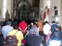 Fieles expresan su fe en misa de Catedral de Santa María de Guadalupe