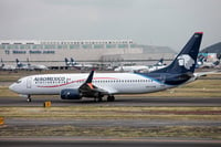 Aeroméxico sufrió ayer un desplome histórico en la Bolsa Mexicana de Valores, luego de que anunció la realización de una Oferta Pública de Adquisiciones (OPA) como parte de su proceso de reestructura financiera y a la espera de la resolución de la Corte de Bancarrota en relación a su proceso bajo el Capítulo 11. (ARCHIVO) 