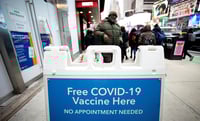Nueva York ofrece 100 dólares a quienes se pongan la dosis de refuerzo contra el COVID-19