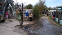 Obra consiste en la apertura de una zanja por la calle Vázquez Narro. (EL SIGLO DE TORREÓN)