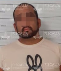 La Fiscalía General del Estado de Durango, informó que el Agente del Ministerio Público aportó los datos de prueba suficientes que permitieron a un Juez de Control vincular a proceso a René Hernán 'N' de 40 años de edad. (EL SIGLO DE TORREÓN)