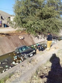 Bomberos y elementos de PCl se trasladaron al lugar indicado, en donde encontraron el automóvil Volkswagen tipo Jetta, modelo 2003.