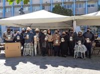 Fue en la capital del estado donde los ciudadanos de Lerdo fueron atendidos con audiometrías, elaboración de moldes y recibieron sus aparatos auditivos, así como silla de ruedas, andaderas y muletas. (CORTESÍA)