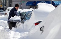 Una fuerte tormenta invernal con millones de estadounidenses en su camino continuó dejando una mezcla de lluvia, lluvia gélida y nieve el jueves sobre Estados Unidos y complicó los desplazamientos debido a los riesgos en la carretera y las cancelaciones de miles de vuelos. (ARCHIVO) 