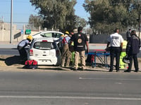 Conductora se vuelca tras perder el control en Torreón