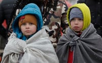 Un millón de niños han dejado Ucrania, muchos sin sus familias