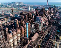 Rusos destruyen casi por completo planta metalúrgica ubicada en Mariúpol