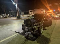 Ebrio choca contra camioneta estacionada en Torreón