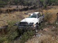 Volcadura en la carretera Cuencamé-Río Grande deja un muerto y tres heridos