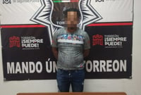 Arrestan en Torreón a motociclista que disparó contra elementos