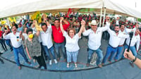 Leticia Herrera se compromete a reactivar becas estudiantiles