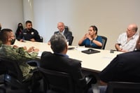 Autoridades, sociedad organizada y miembros de transporte por aplicación digital se reunieron ayer en Torreón, buscan mejorar la seguridad a usuarias y definir un padrón de choferes.