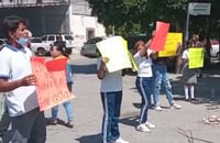 Firman acuerdo familiares de jóvenes fallecidos y Sideapa tras manifestación