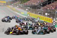 ¿Por qué Red Bull pidió a Checo Pérez dejar pasar a Max Verstappen en Gran Premio de España?