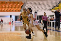 Claudia Cristina Mejía y las chicas laguneras, buscarán la victoria esta noche en el gimnasio del CEU, dentro de la jornada 25 (ARCHIVO) 
