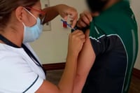Mañana reanudan vacunación contra COVID para mayores de edad en Saltillo