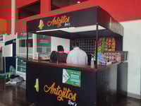 Comerciante acusa a migrantes de 'saquear' local en Central de Autobuses de Saltillo