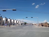 Colocan primeros semáforos del bulevar José Rosas Aispuro Torres en Lerdo. (EL SIGLO DE TORREÓN)