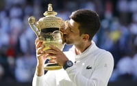 Novak Djokovic vino de atrás para derrotar 4-6, 6-3, 6-4, 7-6 a Nick Kyrgios y así ganar su séptimo título en Wimbledon.