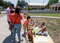 Suspenden con goce de sueldo a directora de escuela en Uvalde donde ocurrió masacre