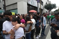 Sismo deja una persona muerta tras caerle una barda en Colima