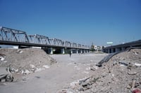 La SCT no detectó daños de consideración tras las lluvias y el paso del agua por el cauce del río. (EL SIGLO DE TORREÓN)