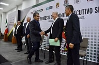 El gobernador de Coahuila Miguel Riquelme fue quien tomó la protesta a José Manuel Riveroll Duarte como secretario general. (ÉRICK SOTOMAYOR)