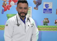 Servando siempre quiso ser doctor, no fue hasta realizar su servicio social que hizo un 'clic' con los niños y se especializó en pediatría.