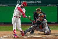 Bryce Harper puso al frente a los Filis con un cuadrangular de dos carreras en la parte baja de la primera entrada.