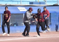 La artillería de los Sandilleros hizo de las suyas en el propio estadio de la Sección 74 (RAMÓN SOTOMAYOR)