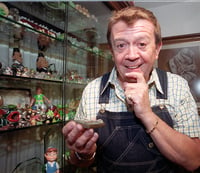 Chabelo llegó a tener una colección de más de 2 mil ranas. (EL UNIVERSAL)