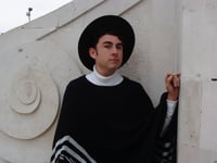 Imagen Sergio Pérez Torres hace un cortejo de la poesía