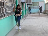 Se sumaron a la labor alumnos, maestros y padres de familia. (CORTESÍA)