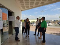 Ayer hubo algunas inconformidades en la coordinación de Servicios Educativos de La Laguna de Coahuila. (EL SIGLO DE TORREÓN)