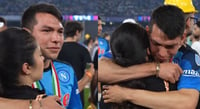 Imagen 'Chucky' Lozano no se contiene y llora tras recibir su medalla de campeón de Italia