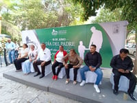 El evento se realizó en el monumento alusivo al padre, en Lerdo. (CORTESÍA)