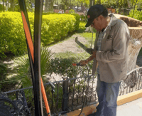 El funcionario invitó a los conductores para evitar arrojar basura por la ventana. (ARCHIVO)