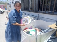 Rosales Arcaute manifestó que en esta época del año muchas personas se deshacen de sus cuadernos viejos o los tiran a la basura. (FABIOLA P. CANEDO / EL SIGLO DE TORREÓN)