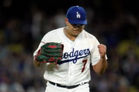 Imagen Julio Urías es suspendido de la MLB hasta nuevo aviso