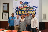 Anfitriones del torneo, así como representantes de firmas patrocinadoras, dieron a conocer la convocatoria oficial de este torneo que ha levantado gran expectación entre la comunidad basquetbolera de la Comarca Lagunera. a. (Ramón Sotomayor Covarrubias)