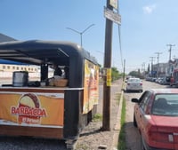 El director de Plazas y Mercados dijo que se realizan recorridos por la ciudad para detectar a negocios que carecen de permiso. (EL SIGLO DE TORREÓN)