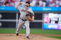 Merrill Kelly permitió una carrera en cinco entradas de trabajo, en la victoria de Diamondbacks 5-1 sobre los Filis de Filadelfia.