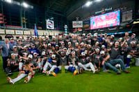 La ofensiva de los Rangers de Texas explotó ayer ante los lanzadores de los Astros, que no supieron frenar el ataque de los visitantes, que se impusieron 11-4 en el séptimo y definitivo duelo.