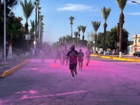 Los corredores partieron del parque Morelos de Gómez Palacio, llegaron al parque Victoria de Lerdo y regresaron al punto de inicio. (CORTESÍA)
