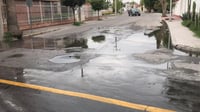 Brote de aguas negras en El Campestre de Torreón. (FERNANDO COMPEÁN) 